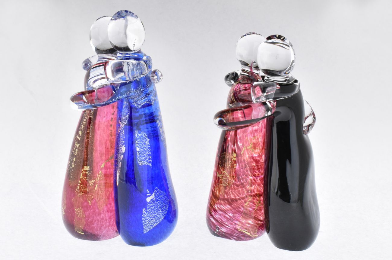 Art Glass Hugging Couple - Small